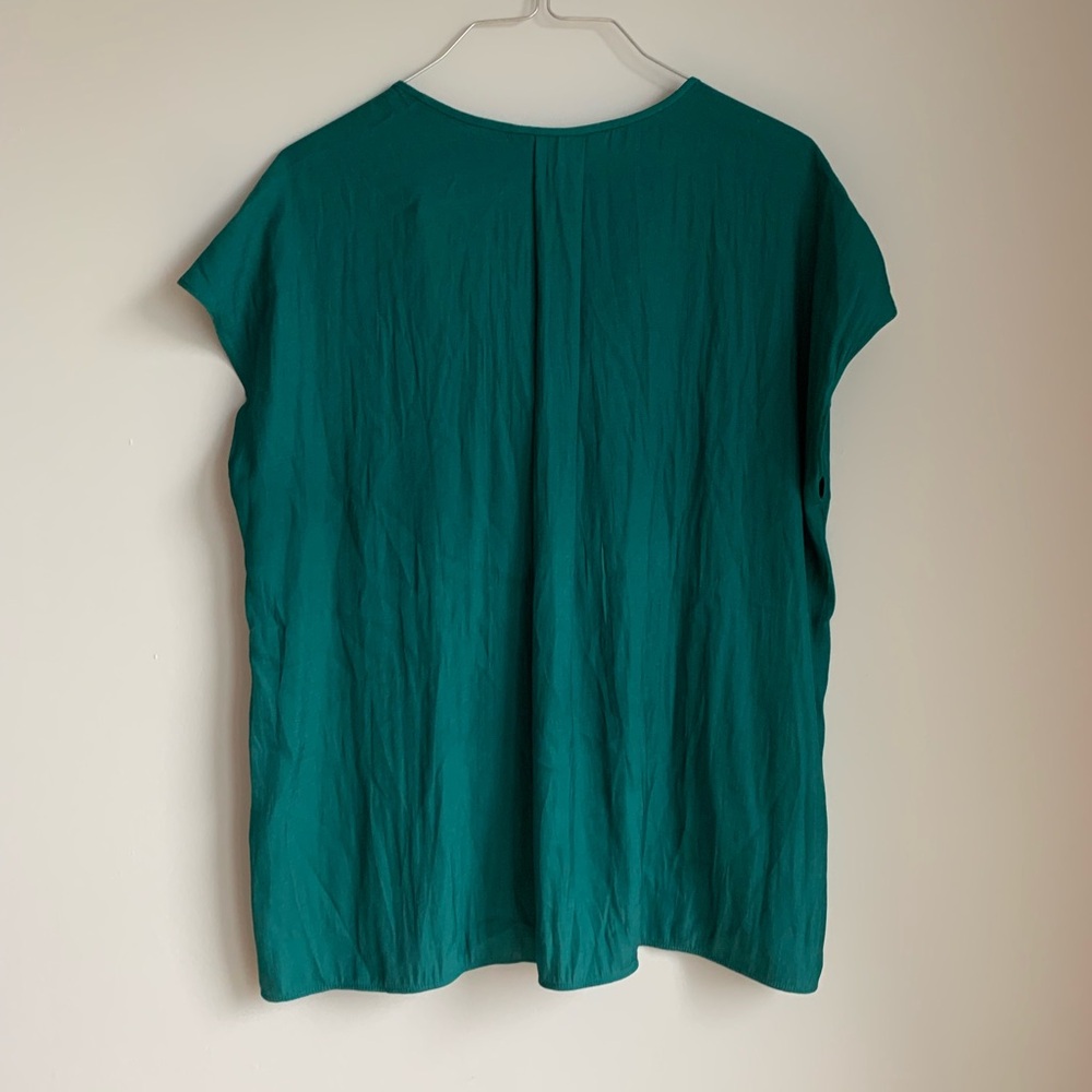 Banana Republic V Neck sleeveless emerald green blouse